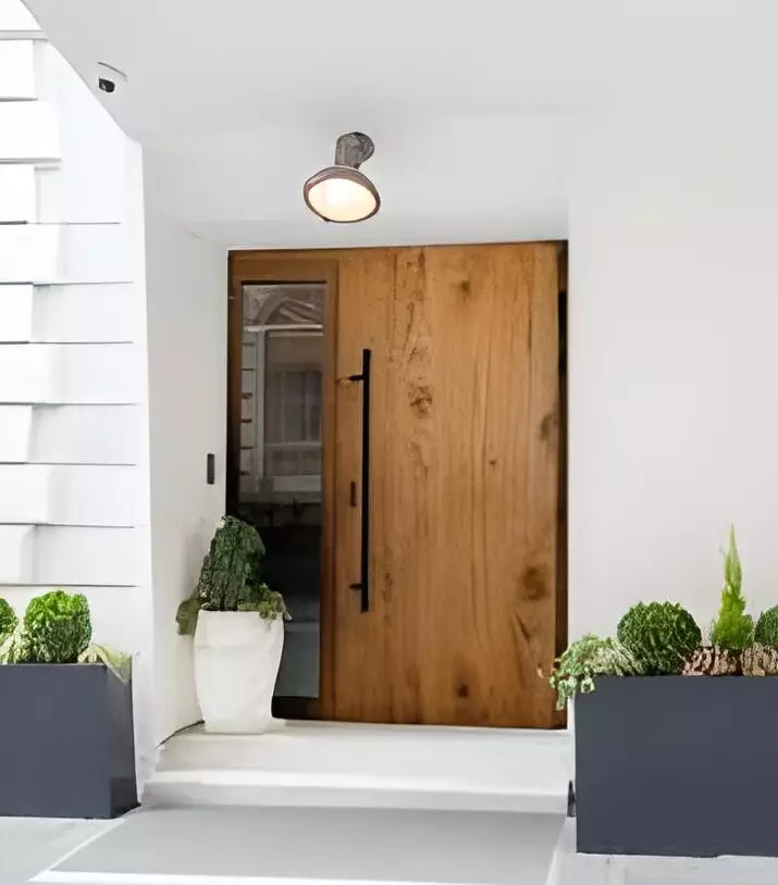 Drzwi zewnętrzne z litego drewna