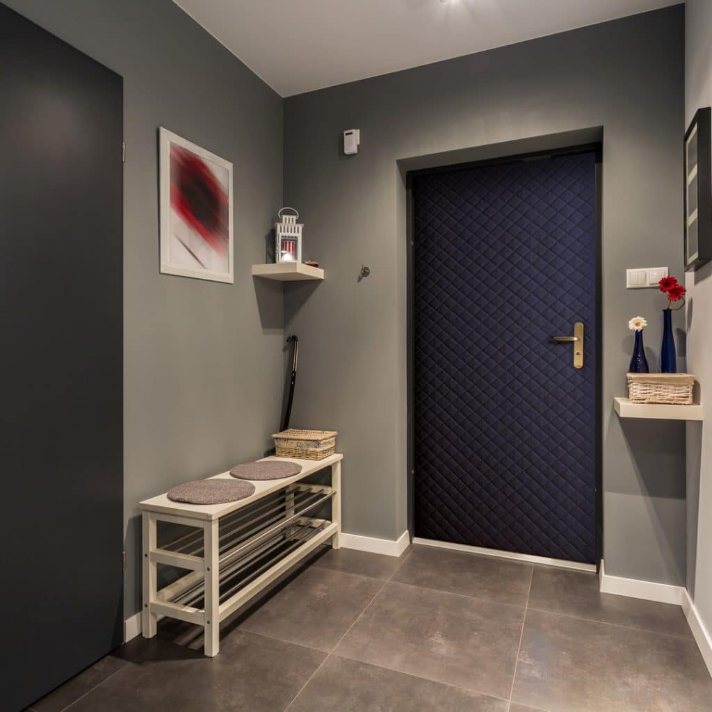 Jakie drzwi wejściowe do mieszkania wybrać?